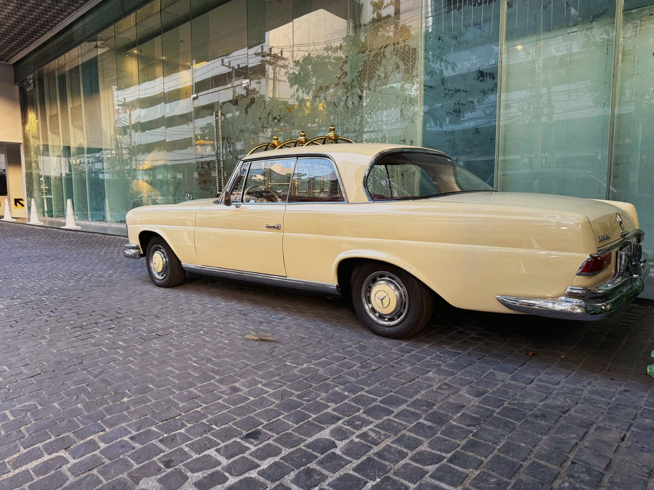 Mercedes Benz W111