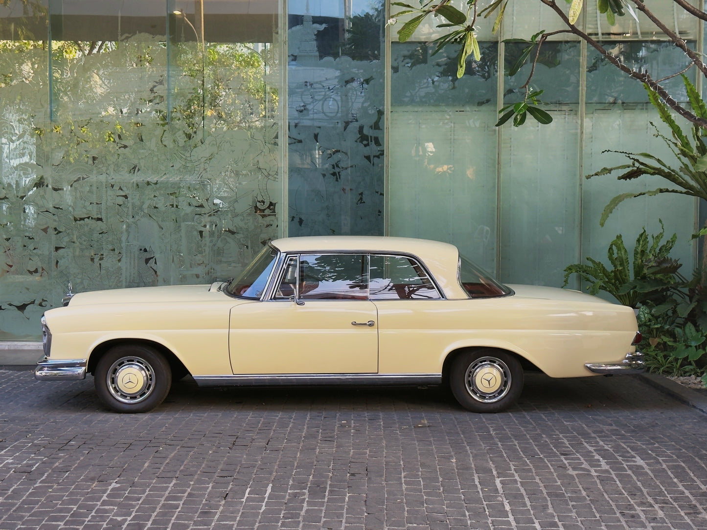 Mercedes Benz W111