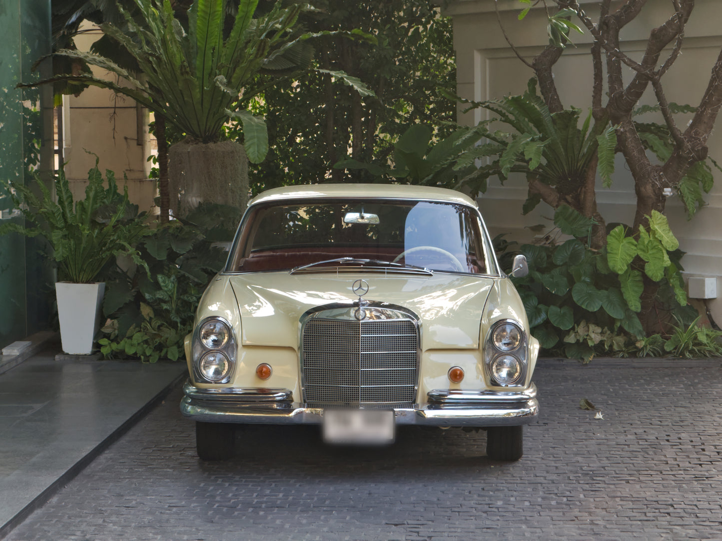 Mercedes Benz W111