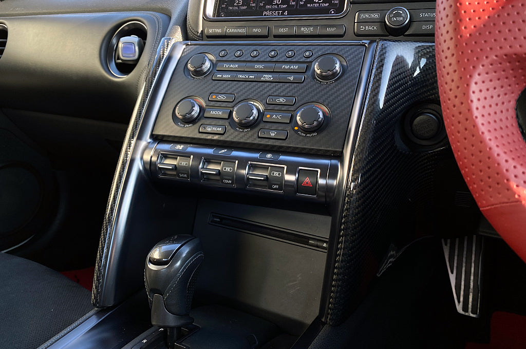 R35 Dash Panel (Wet Carbon)