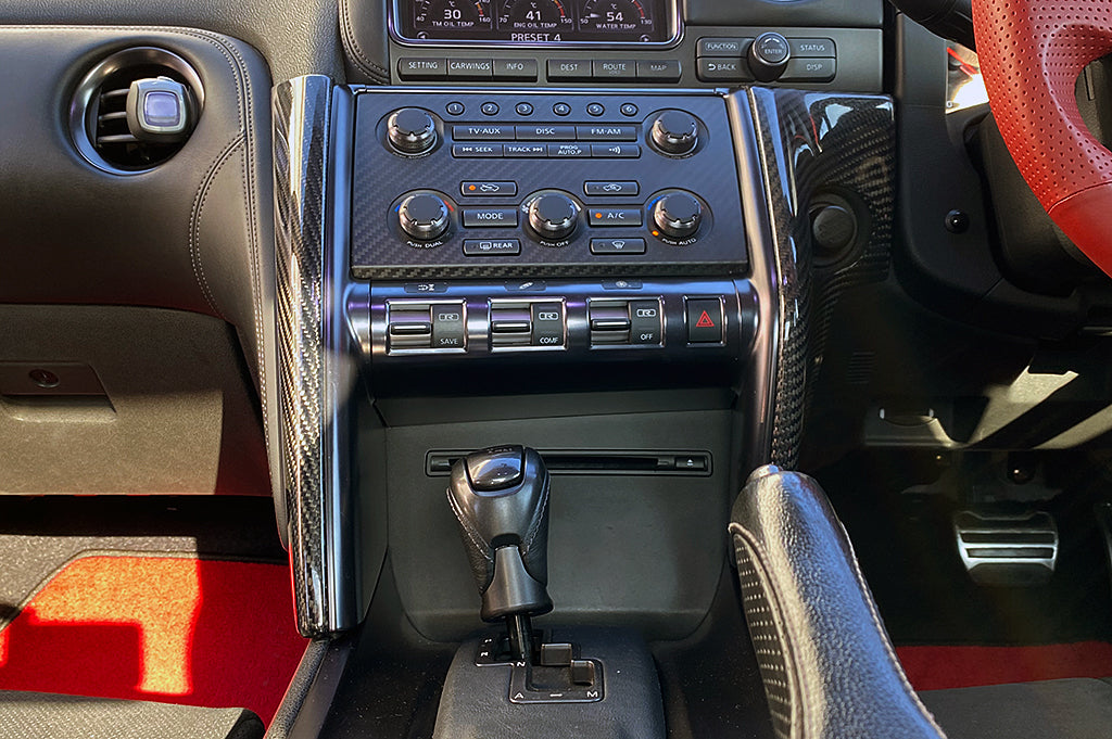 R35 Dash Panel (Wet Carbon)