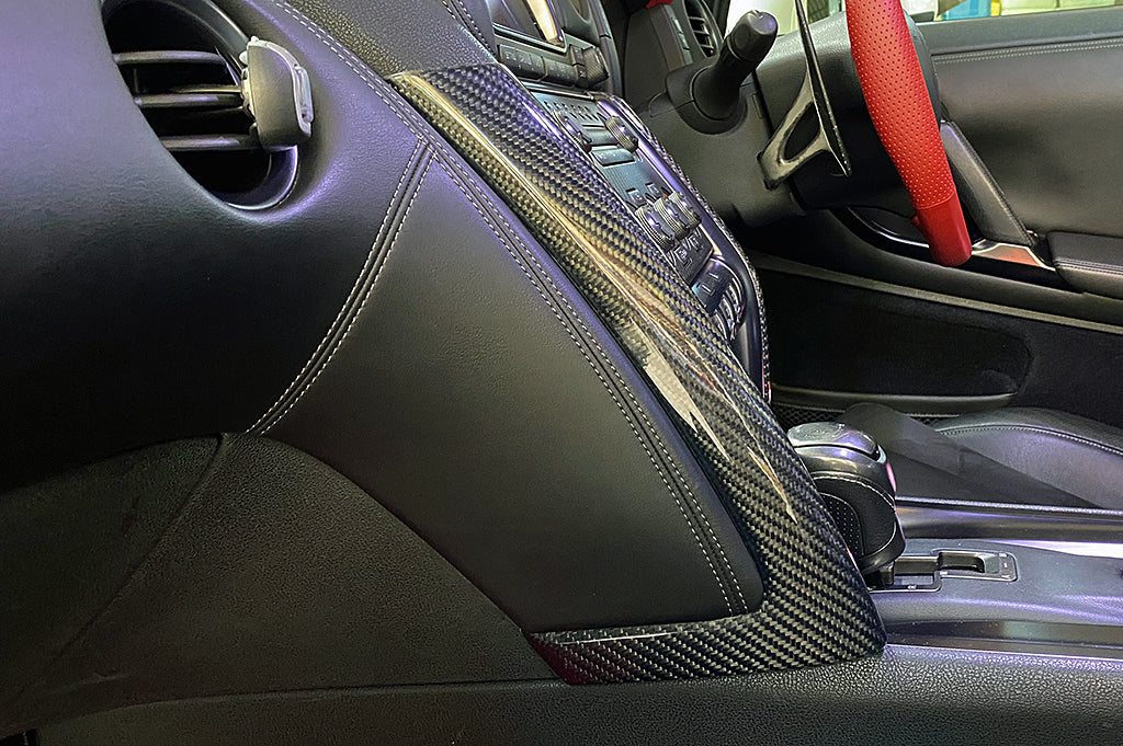 R35 Dash Panel (Wet Carbon)