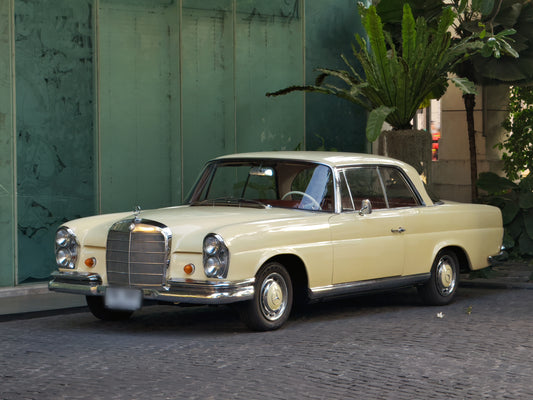 Mercedes Benz W111